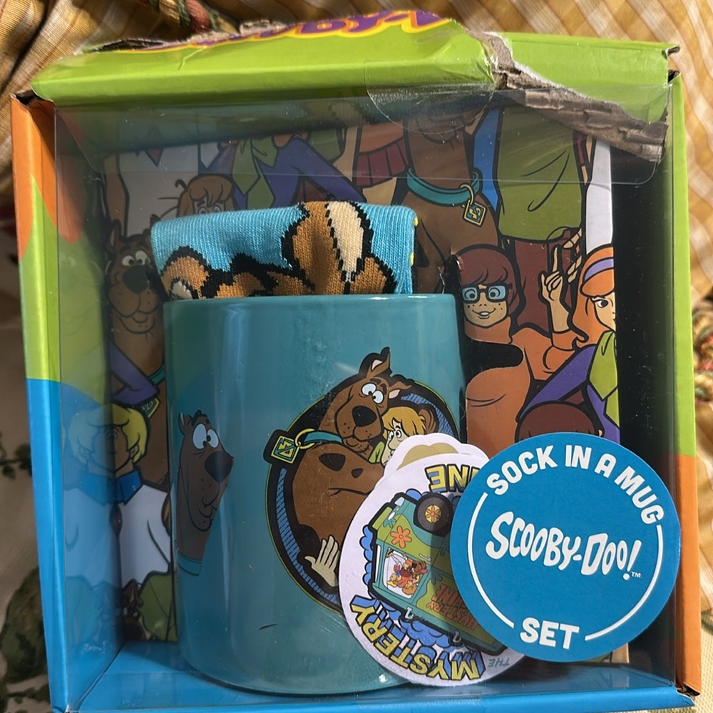 WB SCOOBY-DOO sock and mug set!